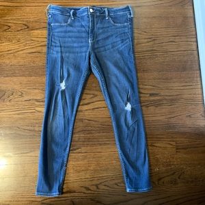 Hollister high rise stretchy jeans!